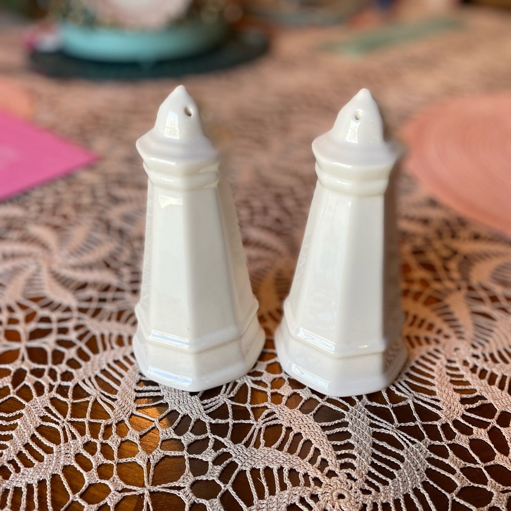 Pfaltzgraff Heritage Salt & Pepper Shakers